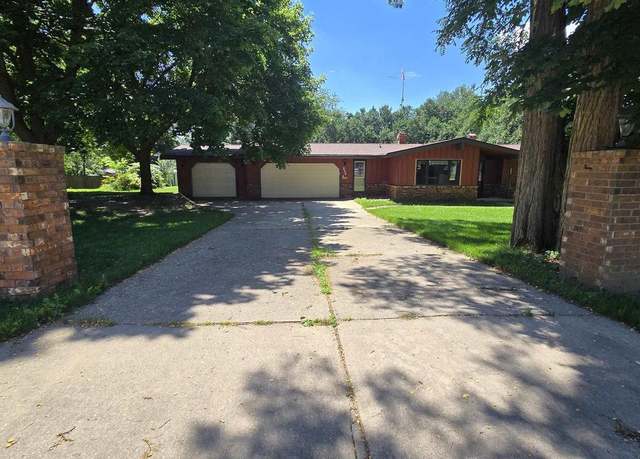 Property at 355 Elmer St, Platteville, WI 53818, 3 beds, 1.5 baths