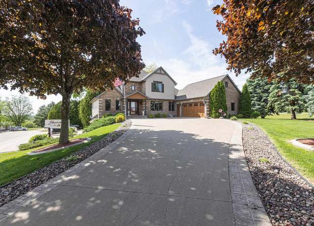 Property at 800 Ridge Ave, Platteville, WI 53818, 5 beds, 3 baths
