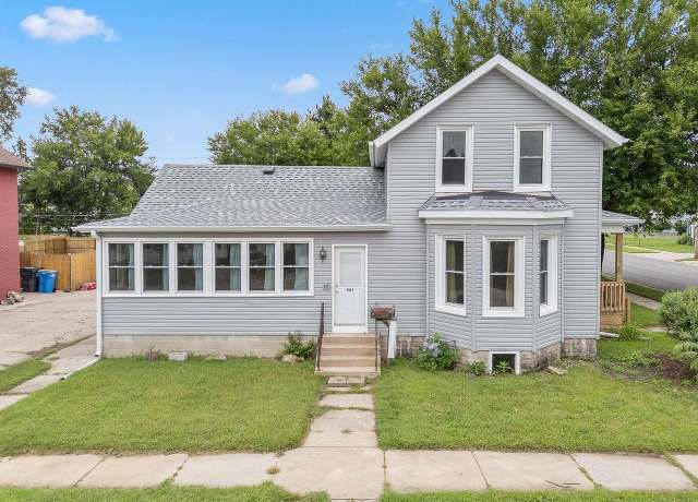 Property at 401 W Burns St, Portage, WI 53901, 3 beds, 1 bath