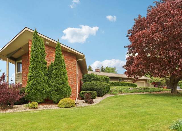Property at 6238 Knollwood Dr, Oregon, WI 53575, 5 beds, 3.5 baths