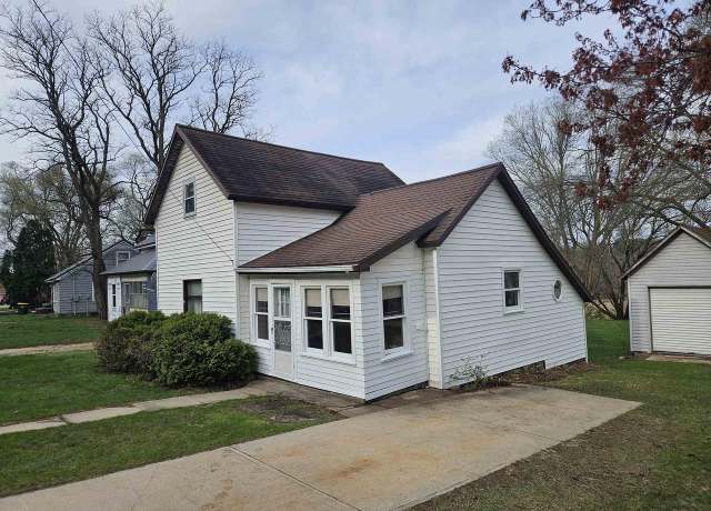 Property at 617 Center St, Wonewoc, WI 53968, 3 beds, 1 bath