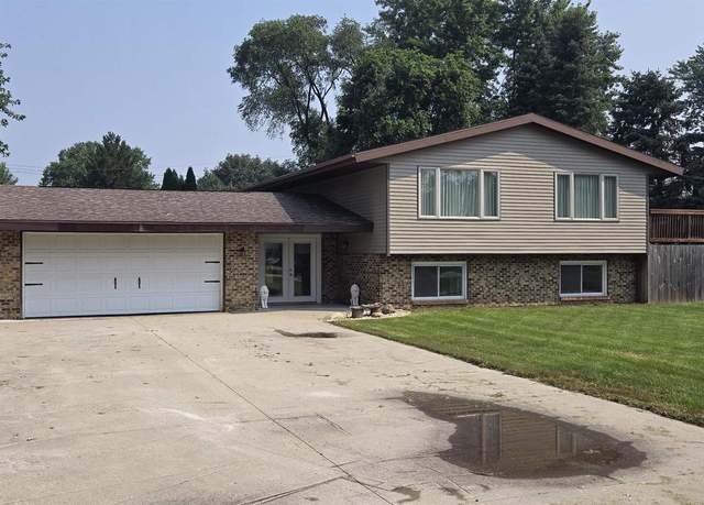 Property at 2307 E Lorena Dr, Beloit, WI 53511, 4 beds, 2.5 baths