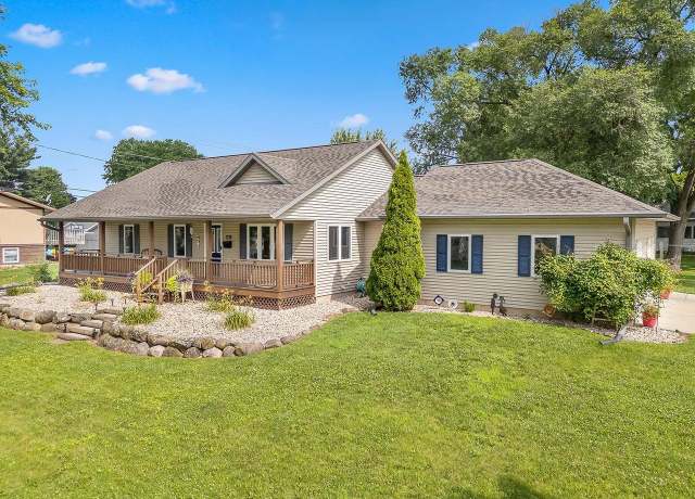 Property at 601 Washington Ave, Sauk City, WI 53583, 3 beds, 3 baths