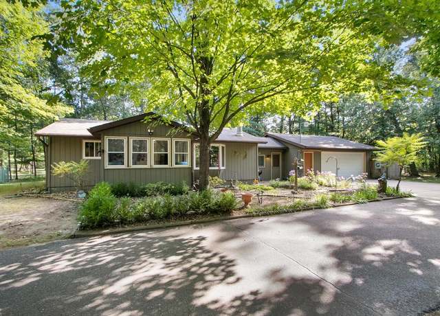 Property at 3391 8th Ave, Wisconsin Dells, WI 53965, 2 beds, 1 bath