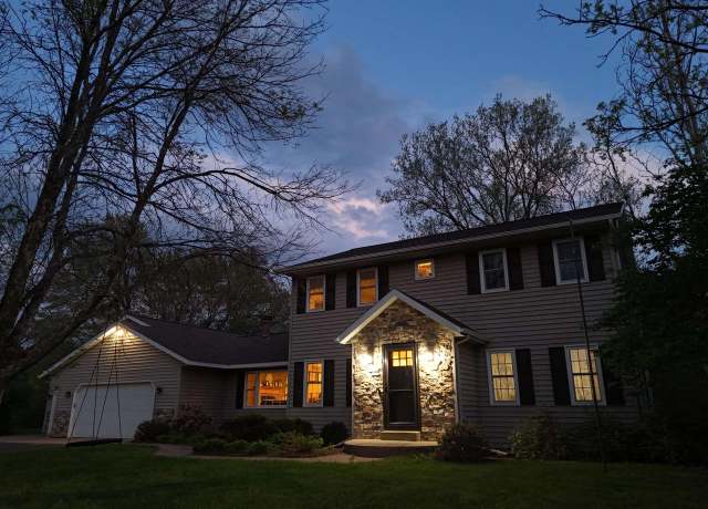 Property at 801 Brentwood Dr, Port Edwards, WI 54469, 4 beds, 4 baths