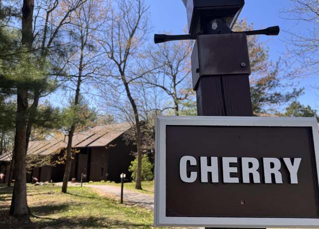 Property at 2 Cherry Trl, Wisconsin Dells, WI 53965, 2 beds, 1 bath