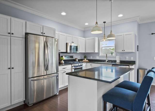 Property at 8917 Hollybush Ln, Verona, WI 53593, 4 beds, 3.5 baths