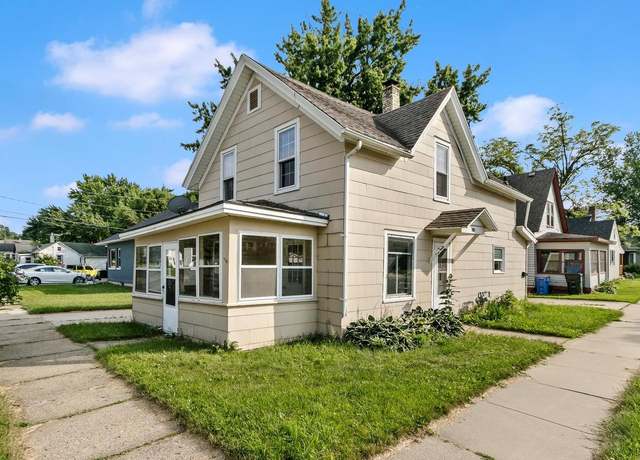 Property at 230 E Carroll St, Portage, WI 53901, 3 beds, 1.5 baths