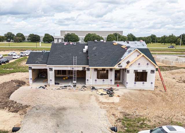 Property at 1815 E Kyle Cir, Beloit, WI 53511, 3 beds, 2 baths