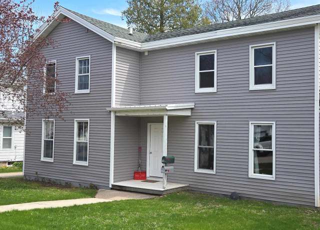 Property at 545 Newbury St, Ripon, WI 54971, 4 beds, 2.5 baths