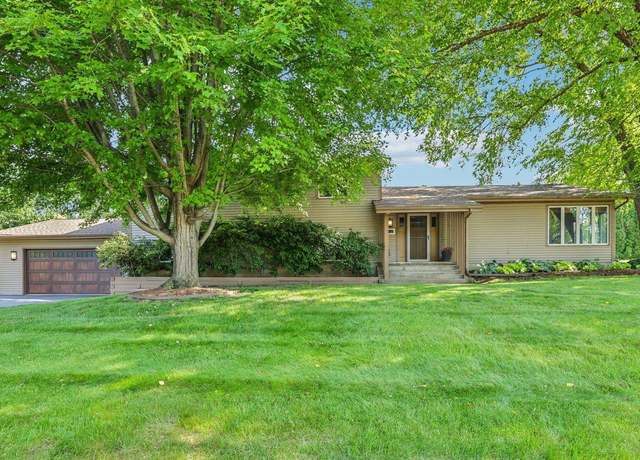 Property at 1113 Wexford Dr, Waunakee, WI 53597, 6 beds, 3 baths