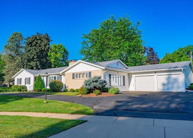 Property at 405 Riverside Dr, Waterloo, WI 53594, 3 beds, 2.5 baths
