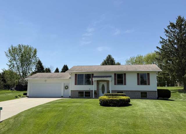 Property at 2745 Hilltop Dr, Sun Prairie, WI 53590, 3 beds, 1.5 baths