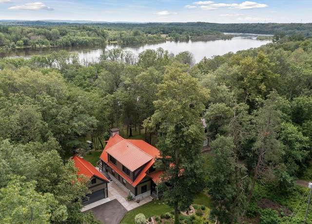 Property at S1590 Indian Trail Pkwy, Baraboo, WI 53913, 3 beds, 2.5 baths