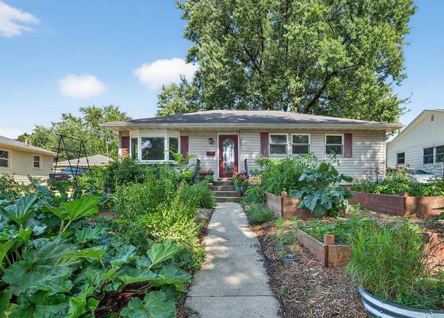 Property at 221 Buckingham Ln, Madison, WI 53714, 3 beds, 2 baths