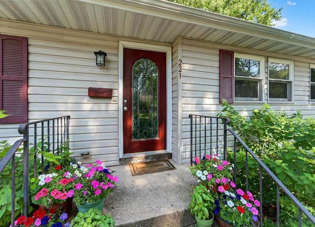 Property at 221 Buckingham Ln, Madison, WI 53714, 3 beds, 2 baths