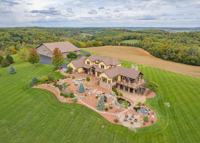 Property at S10970 Butternut Rd, Spring Green, WI 53588, 6 beds, 4.5 baths