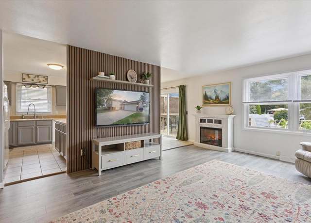 Property at 2104 Browning Dr, Janesville, WI 53546, 3 beds, 2.5 baths