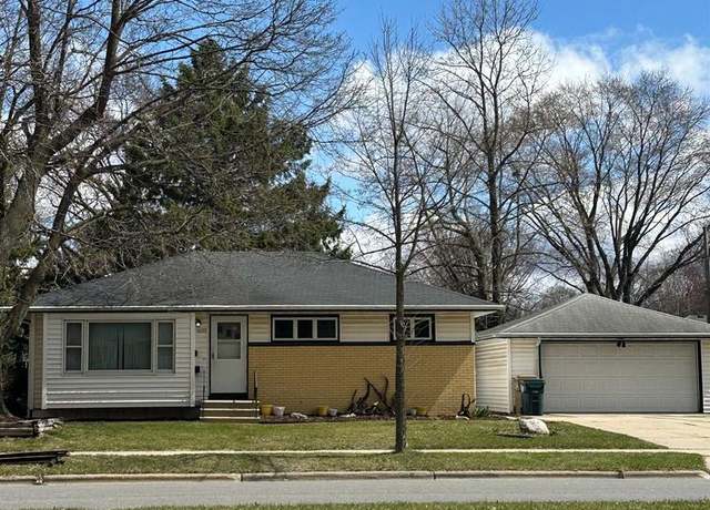 Property at 1117 Acewood Blvd, Madison, WI 53716, 3 beds, 1.5 baths