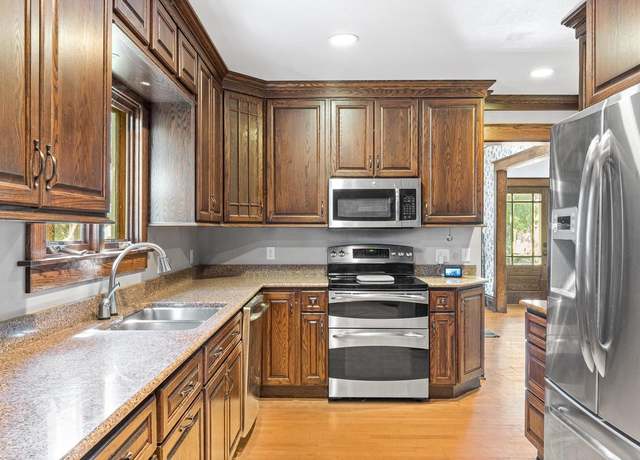 Property at 163 E Noyes St, Berlin, WI 54923, 4 beds, 3.5 baths