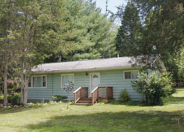 Property at N3190 Oak St, Markesan, WI 53946, 2 beds, 1 bath