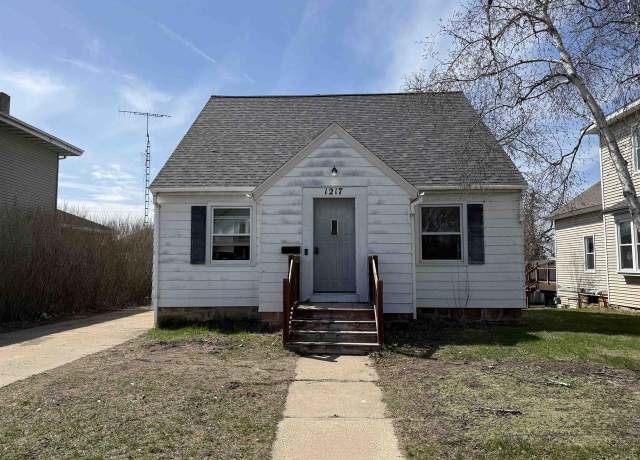 Property at 1217 Stoughton Ave, Tomah, WI 54660, 3 beds, 2 baths