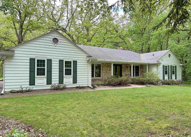 Property at 3541 W Rollingwood Dr, Janesville, WI 53545, 4 beds, 2.5 baths