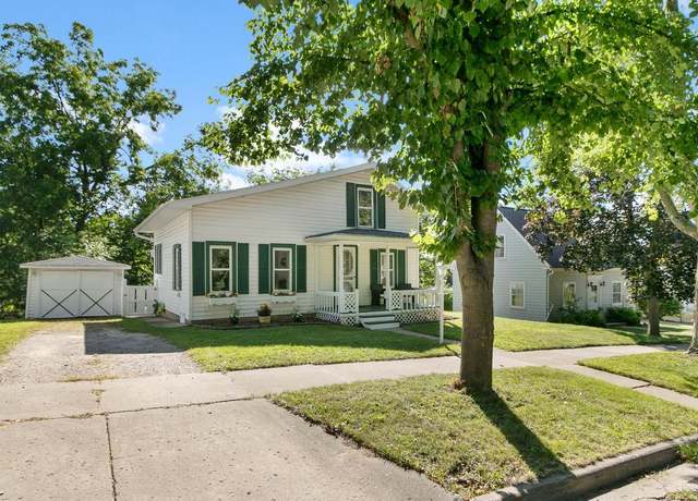 Property at 1326 Ash St, Baraboo, WI 53913, 3 beds, 1 bath