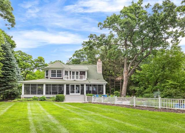 Property at 549 Illinois Ave, Green Lake, WI 54941, 6 beds, 4.5 baths