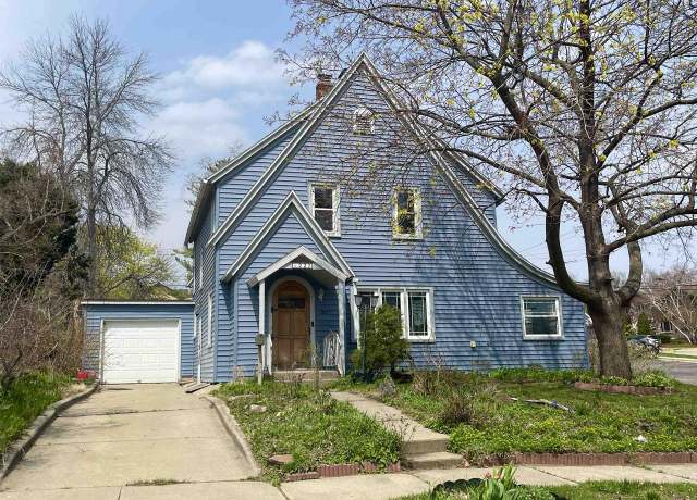 Property at 227 1st St, Baraboo, WI 53913, 4 beds, 1.5 baths