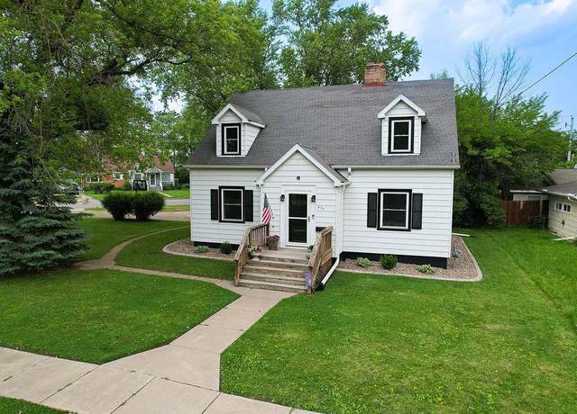 Property at 475 West Ave, Mauston, WI 53948, 5 beds, 1.5 baths