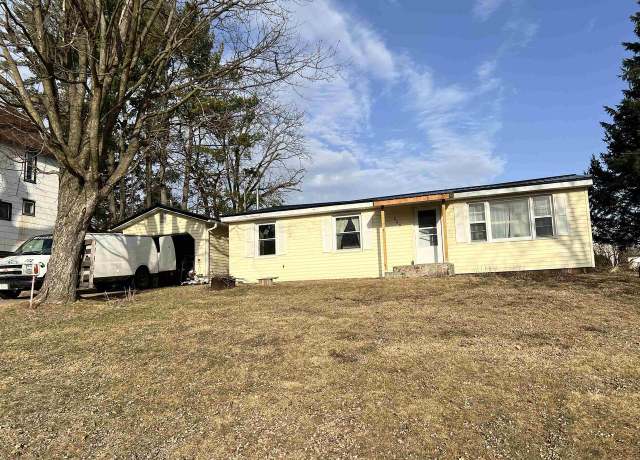 Property at 665 S Court St, Platteville, WI 53818, 3 beds, 1 bath