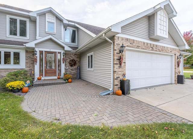 Property at 1026 Chapin Ln, Stoughton, WI 53589, 4 beds, 3.5 baths