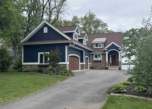 Property at 4270 S Jordan Dr, Mcfarland, WI 53558, 4 beds, 4.5 baths