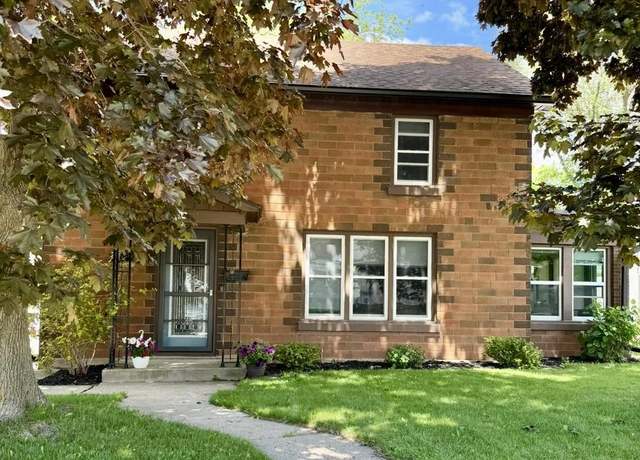 Property at 702 W Burnett St, Beaver Dam, WI 53916, 3 beds, 1 bath