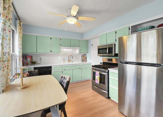 Property at 309 Nautilus Dr, Madison, WI 53705, 3 beds, 1.5 baths