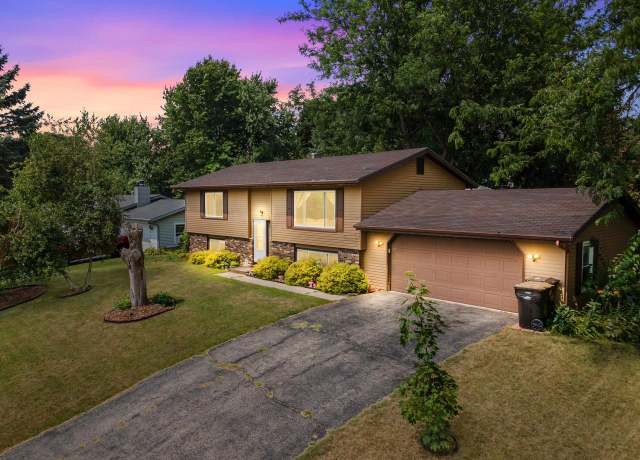 Property at 620 Acker Pkwy, Deforest, WI 53532, 3 beds, 1.5 baths