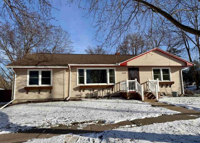 Property at 610 Cedar St, Wisconsin Dells, WI 53965, 4 beds, 2.5 baths