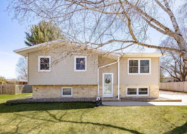 Property at 208 Midvale Dr, Marshall, WI 53559, 3 beds, 2 baths