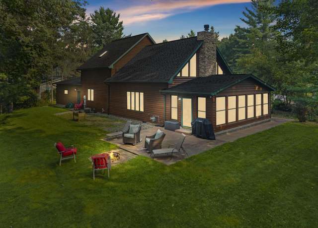 Property at 112 Sunset Cir, Wisconsin Dells, WI 53965, 3 beds, 2 baths