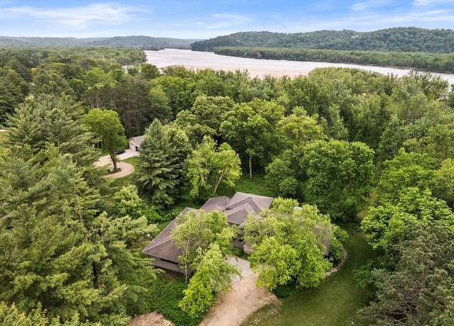 Property at E4725 Riverside Dr, Spring Green, WI 53588, 3 beds, 2.5 baths