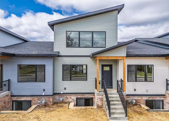 Property at 226 S Dewey Ave, Reedsburg, WI 53959, 3 beds, 3.5 baths