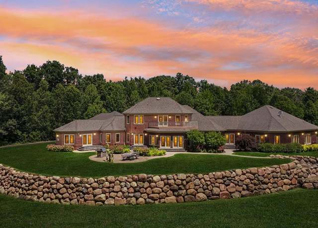 Property at 2688 Scenic Dr, Stevens Point, WI 54481, 3 beds, 4.5 baths