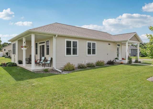 Property at 104 Oakview Dr, Rio, WI 53960, 2 beds, 2.5 baths