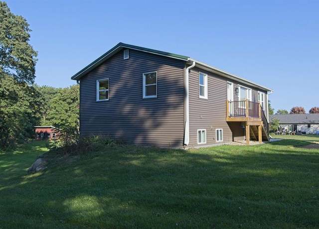 Property at S5655 Old Lake Rd, Baraboo, WI 53913, 4 beds, 4 baths