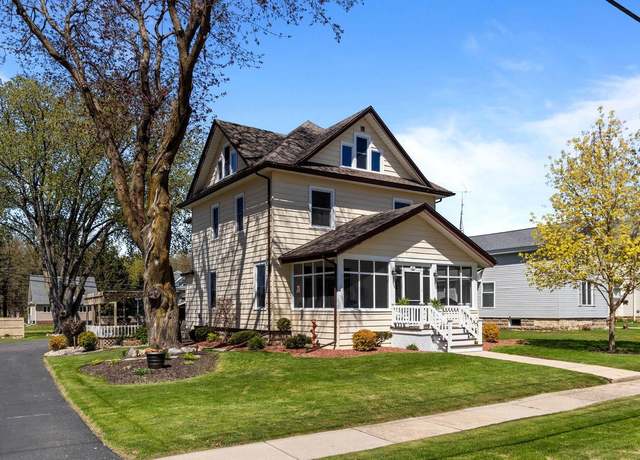 Property at 61 N Grand St, Markesan, WI 53946, 4 beds, 1.5 baths