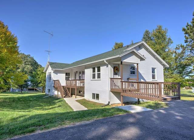 Property at S5667 Old Lake Rd, Baraboo, WI 53913, 5 beds, 4 baths