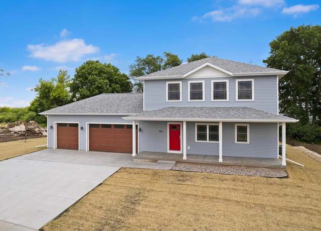 Property at 422 Roosevelt St, Baraboo, WI 53913, 3 beds, 2.5 baths