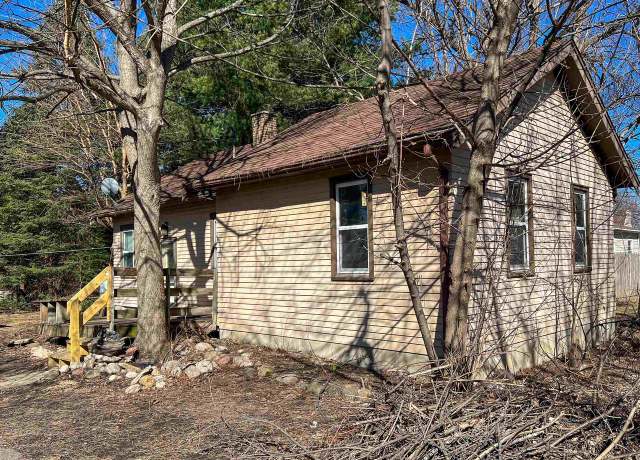 Property at 1335 Blaine Ave, Janesville, WI 53545, 2 beds, 2 baths