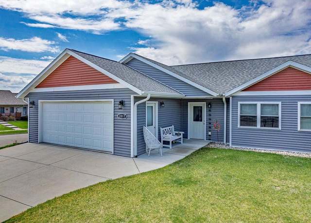 Property at 2017 Retzlaff Dr, Reedsburg, WI 53959, 2 beds, 2 baths
